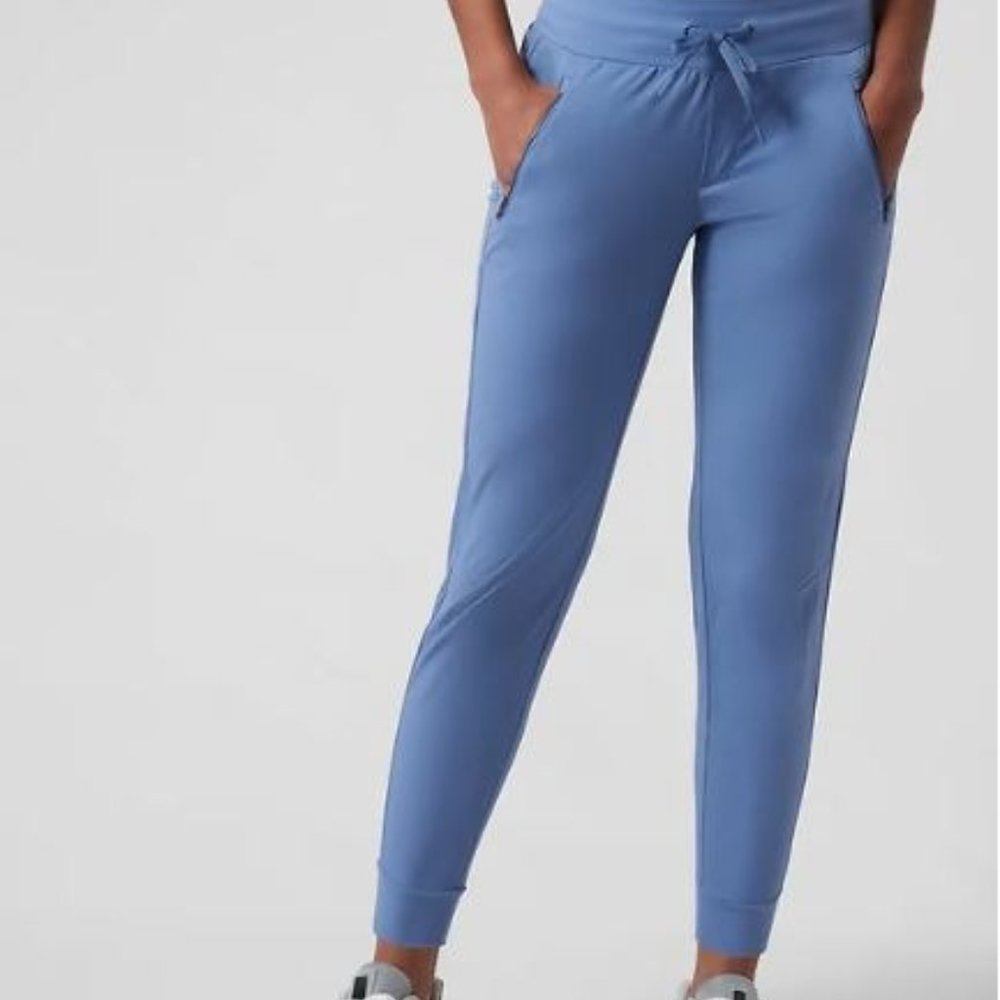 Athleta Trekkie North Jogger Size 4